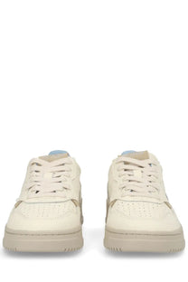 Cream-colored AUTRY women’s Medalist low sneakers in leather with a minimalist design and perforated toe box