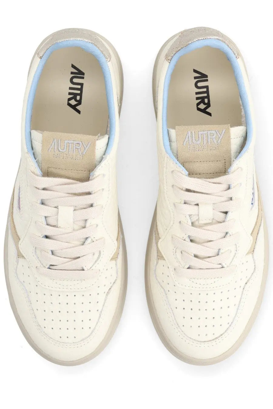 Cream-colored leather autry women’s medalist low sneaker with perforated detailing and light blue lining