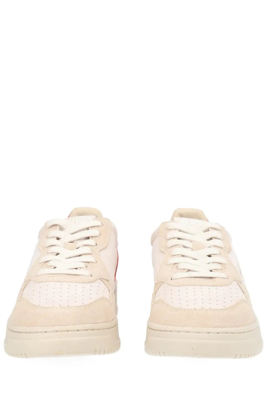 Cream-colored suede and perforated leather autry women’s medalist low sneaker with white laces multicolor design