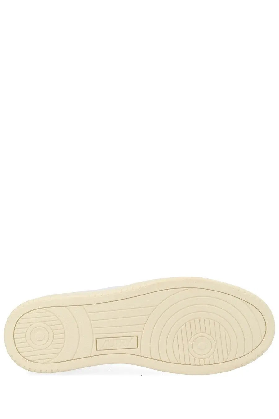 Cream-colored rubber sole with concentric circular tread and rectangular brand logo on autry women’s medalist low sneaker white
