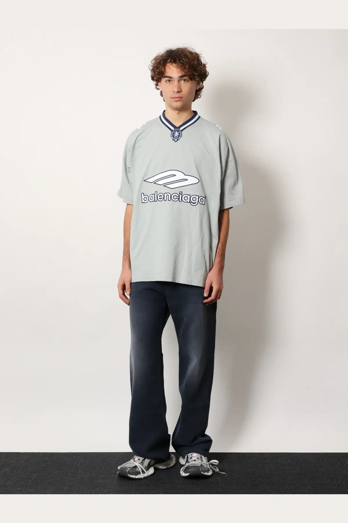 Light gray balenciaga men’s football jersey shirt with white logo and navy blue collar trim in oversized fit