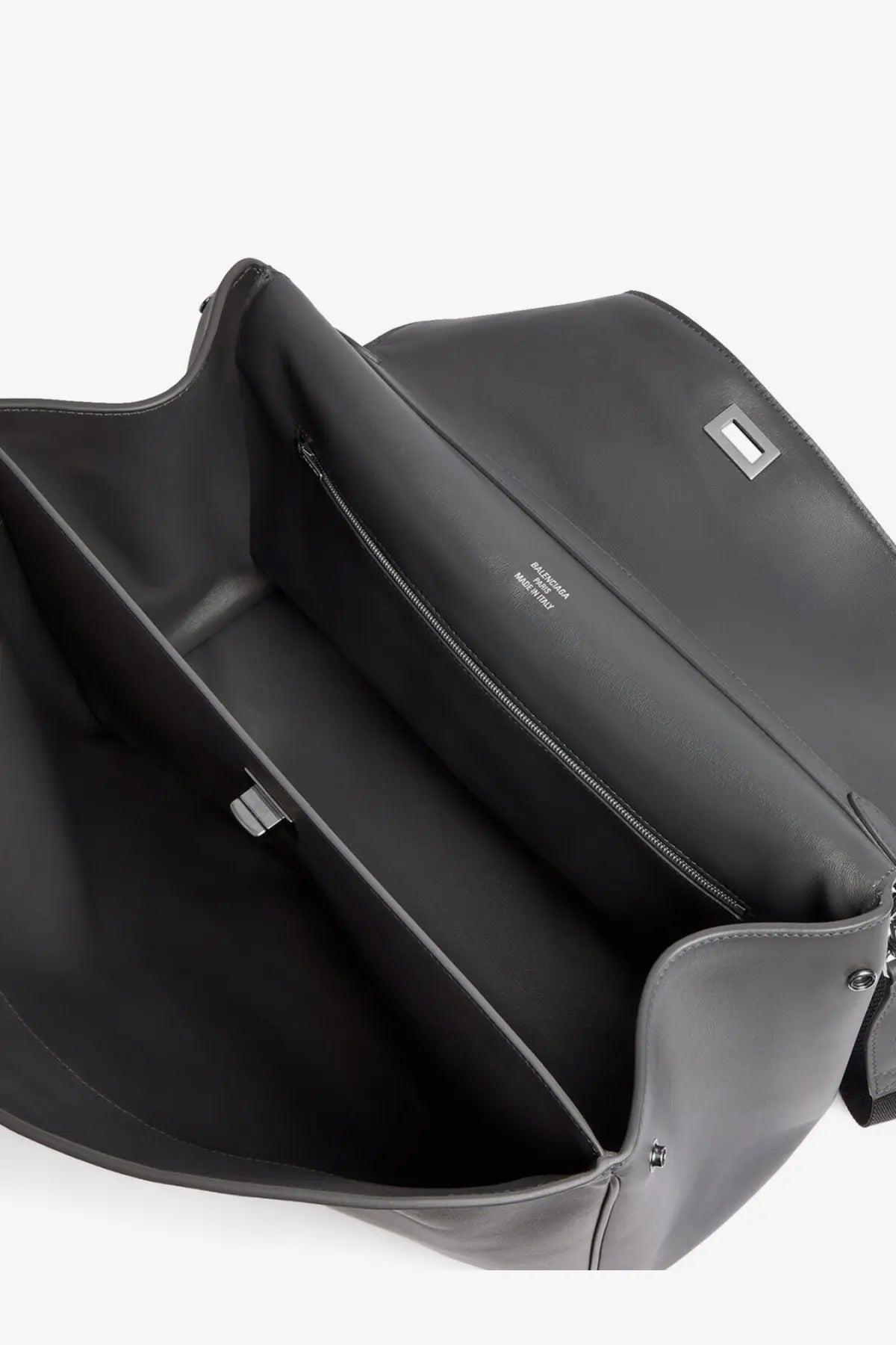 Balenciaga men’s rodeo messenger bag in black leather with silver hardware and minimalist design for crossbody use