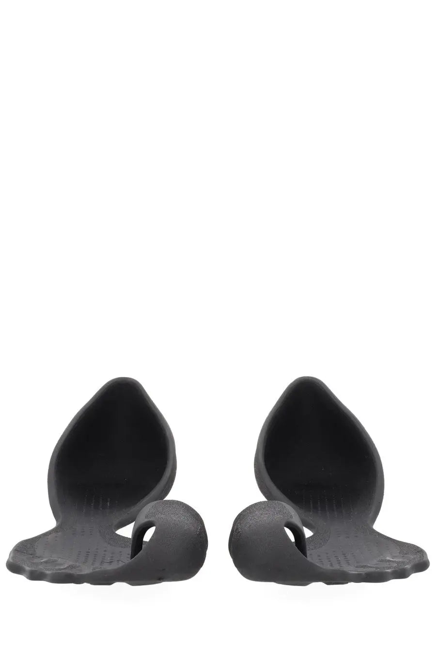 Balenciaga men’s sneaker zero black black crocs sandals with distinctive toe post design and textured rubber sole