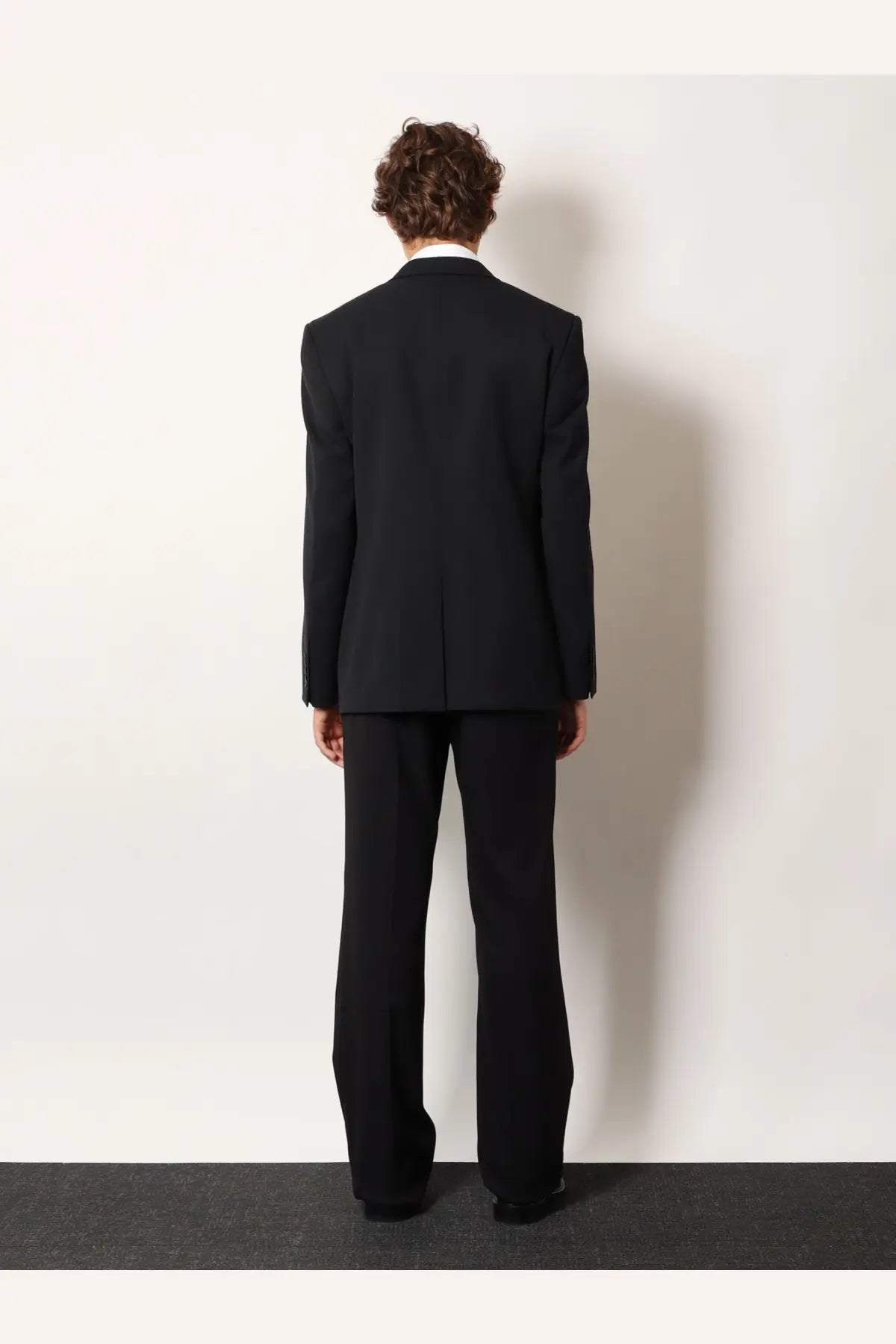 Balenciaga men’s standard tailored wool blazer black with structured fit and sharp lapels for formal wear