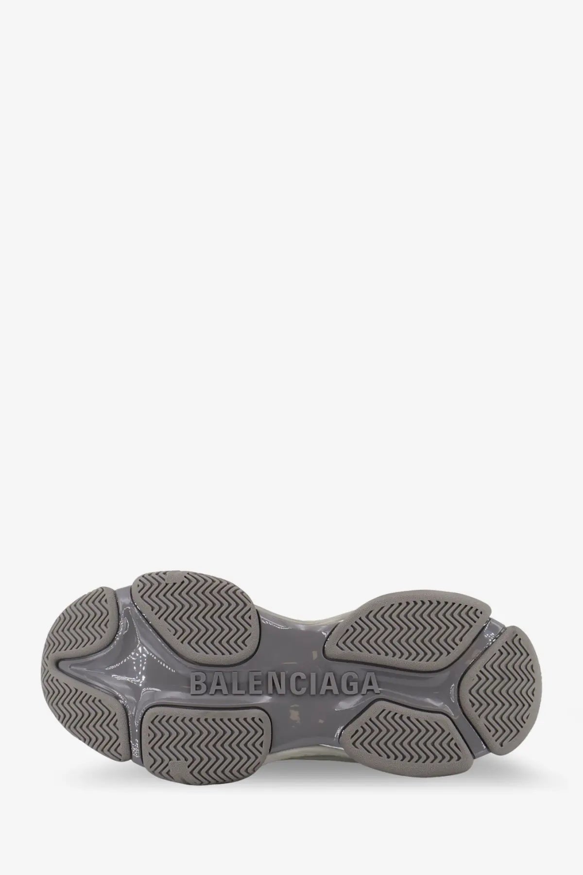 Gray translucent rubber sole with embossed balenciaga logo and zigzag tread on men’s triple s2 gradient sneakers