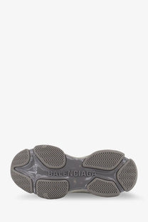 Gray translucent rubber sole with embossed balenciaga logo and zigzag tread on men’s triple s2 gradient sneakers