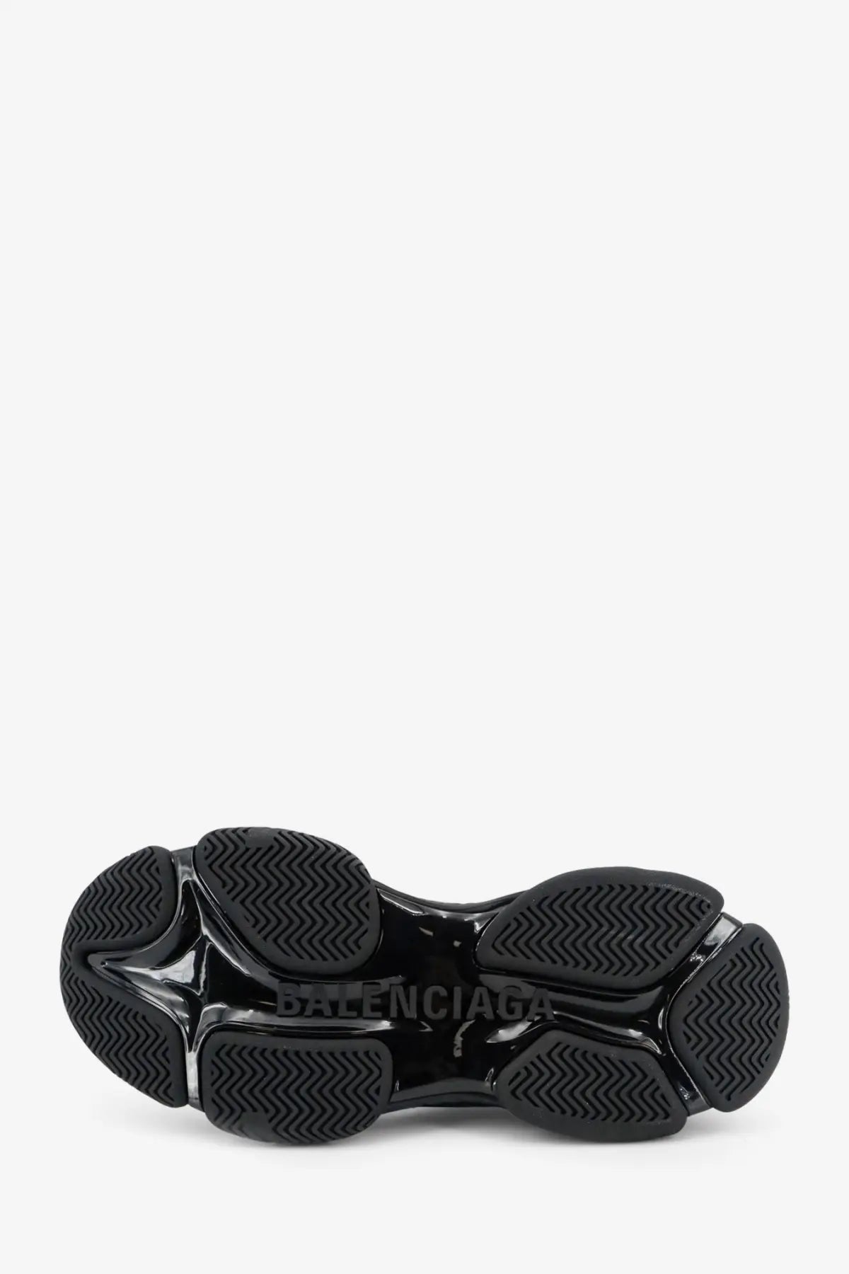 Black glossy rubber sole with chunky sculpted design and herringbone tread on balenciaga men’s triple s2 gradient mesh sneakers