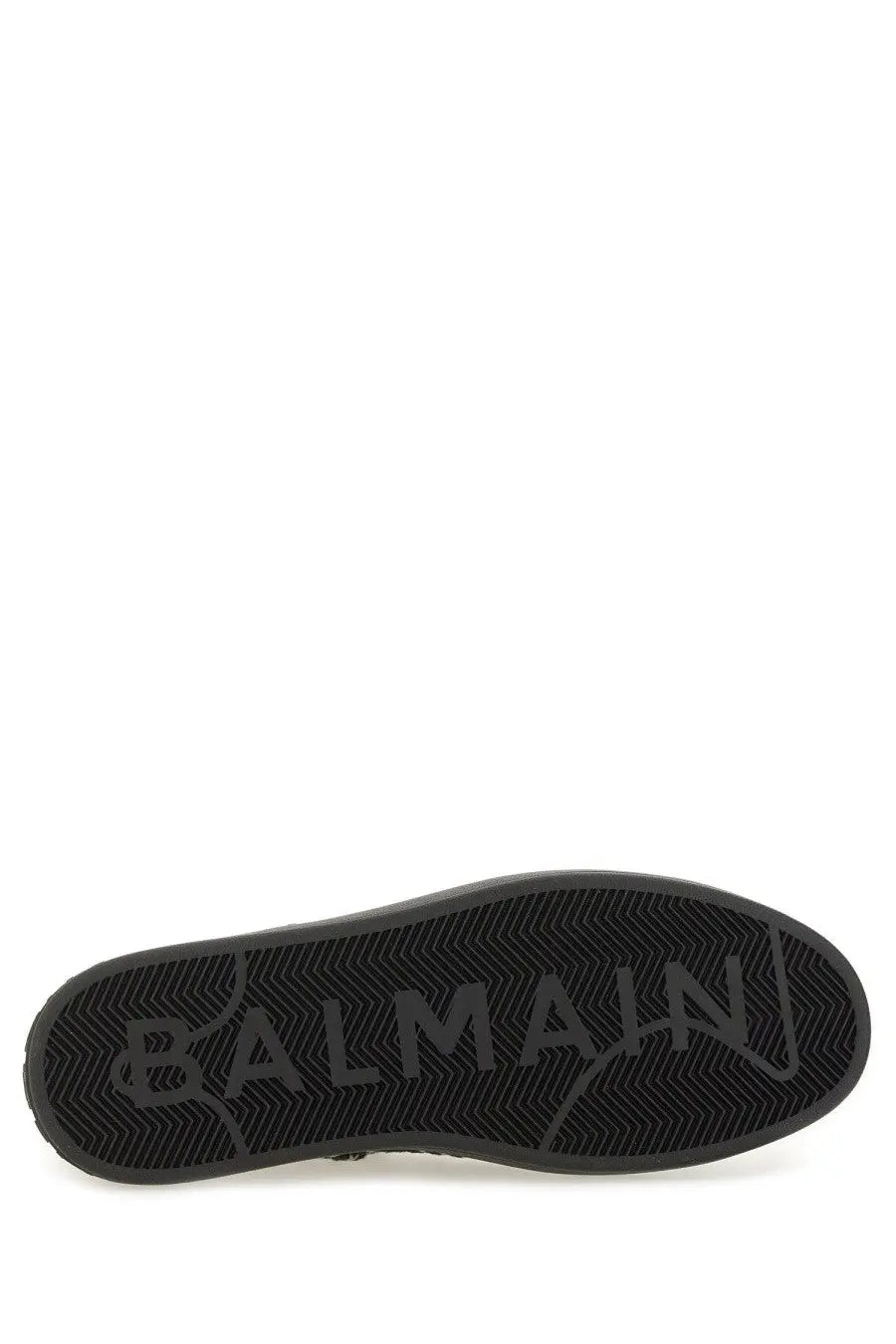 Black rubber sole with embossed balmain logo in herringbone pattern on balmain men’s jacquard court sneakers black