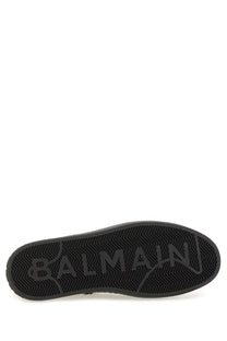 Black rubber sole with embossed balmain logo in herringbone pattern on balmain men’s jacquard court sneakers black