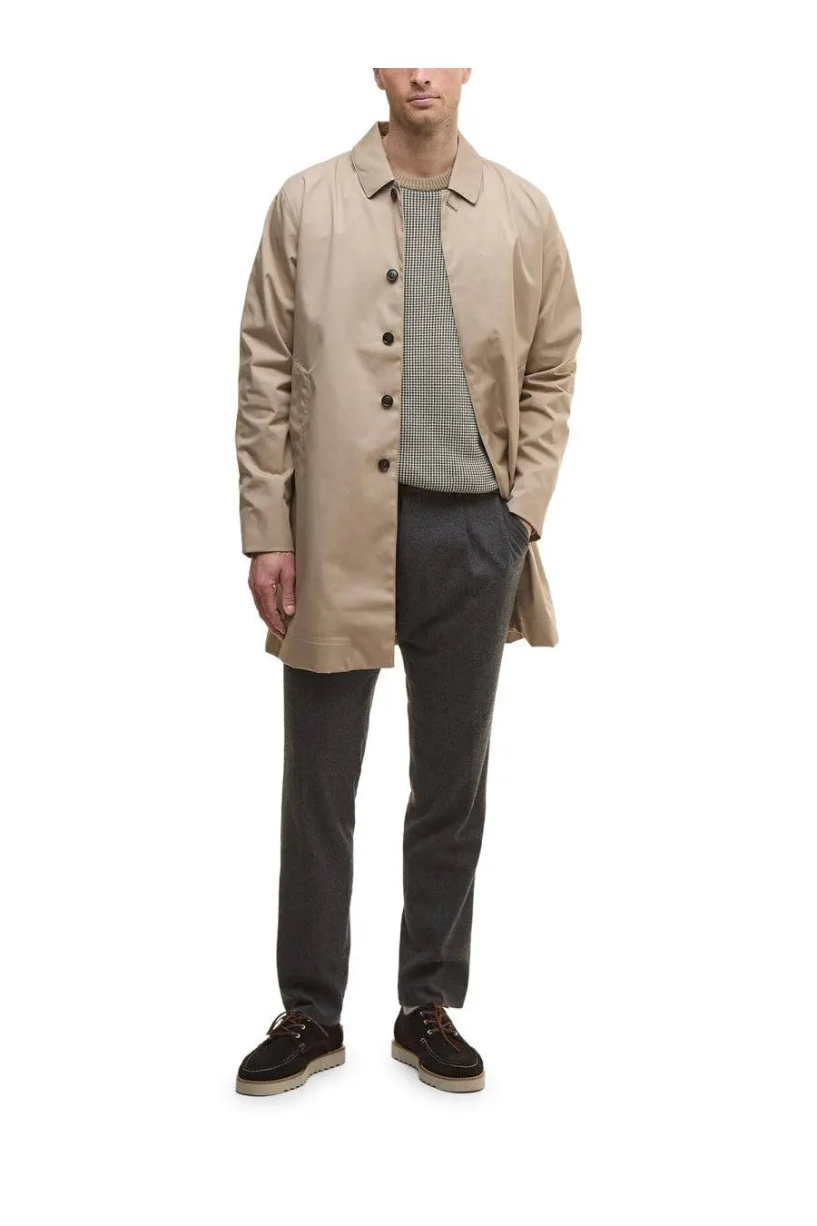 Beige barbour men’s trench coat lorden with button closure and subtle collar in durable material