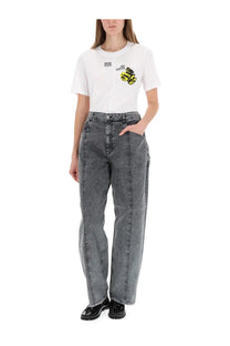Baum und pferdgarten women’s asymmetrical jawos shirt white paired with high-waisted faded gray denim jeans with visible stitching