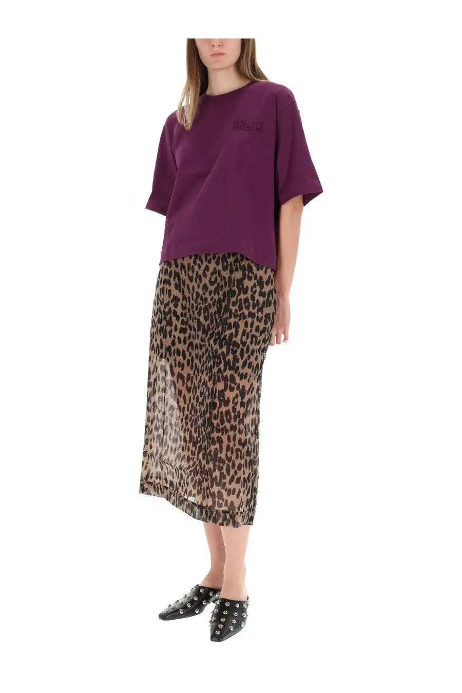 Purple oversized t-shirt with subtle embroidered chest logo paired with baum und pferdgarten women’s shevin beige skirt