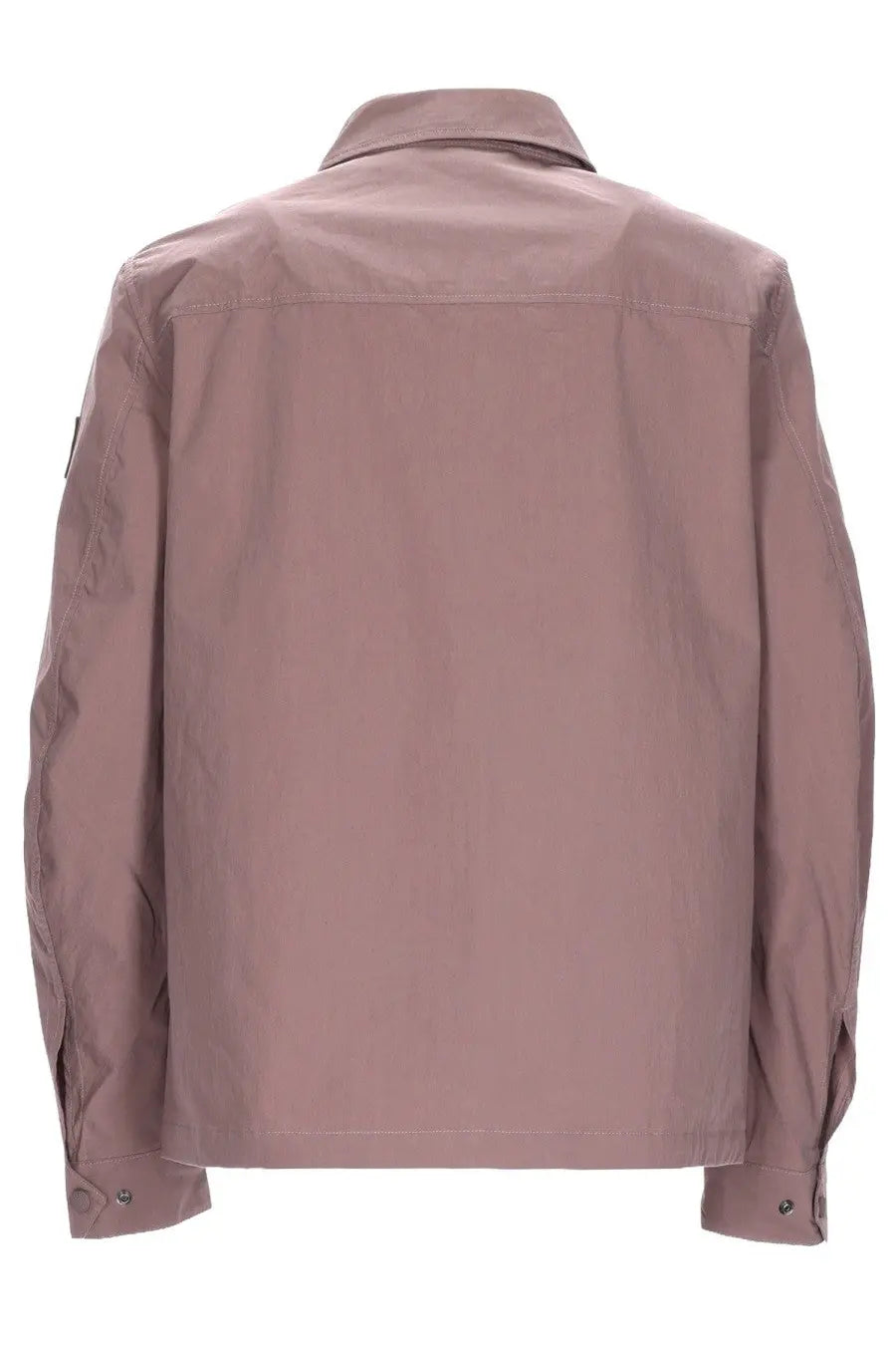 Belstaff men’s giacca overshirt cargo beige is a muted rose-colored long-sleeved jacket with structured collar and stitching details