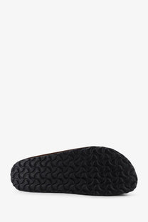 Black rubber sole with wavy interlocking pattern on birkenstock men’s naples suede sandals carafe