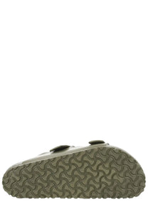 Olive green rubber sole with wavy tread pattern on birkenstock unisex sandalo arizona green sandal