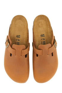 Birkenstock unisex sandalo boston brown tan leather clogs with single strap and metal buckle front view