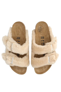 Birkenstock women’s Arizona big buckle sandal beige with cream-colored fluffy sheepskin lining and two adjustable silver buckles