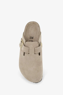 Beige suede birkenstock women’s boston clog with tan buckle and black rubber sole angled view