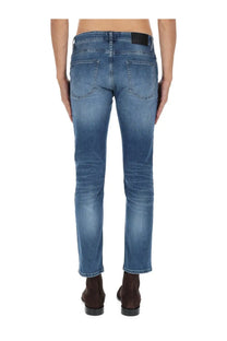 Back side of boss men’s delaware slim fit blue denim jeans with faded wash two back pockets and black brand label
