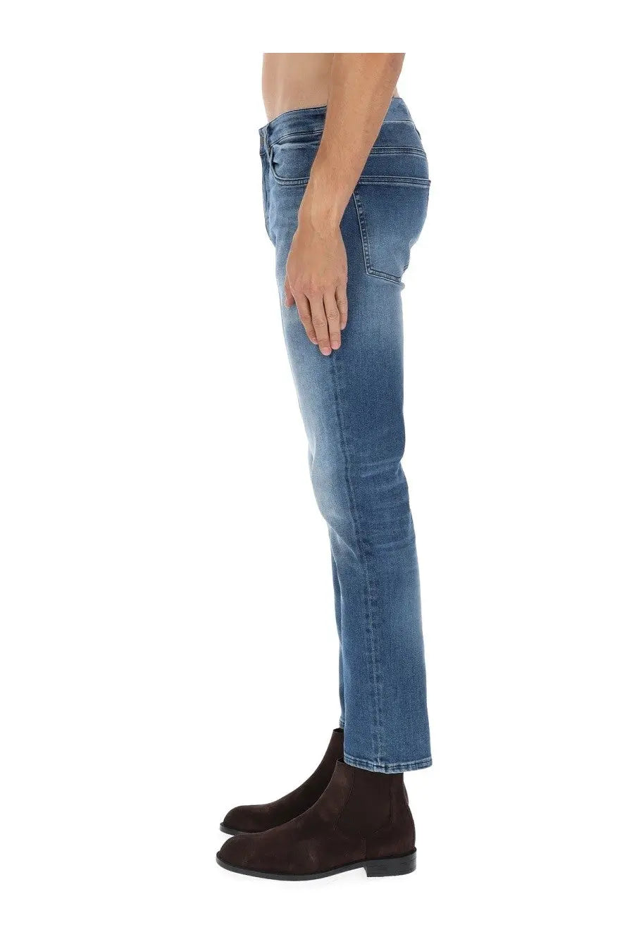 Boss men’s delaware jeans blue slim fit blue denim with faded wash paired with dark brown suede boots