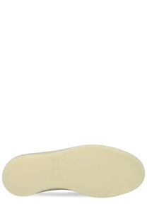 Cream-colored rubber sole with smooth slightly textured surface and rounded edges on boss men’s mocassino kieran grey