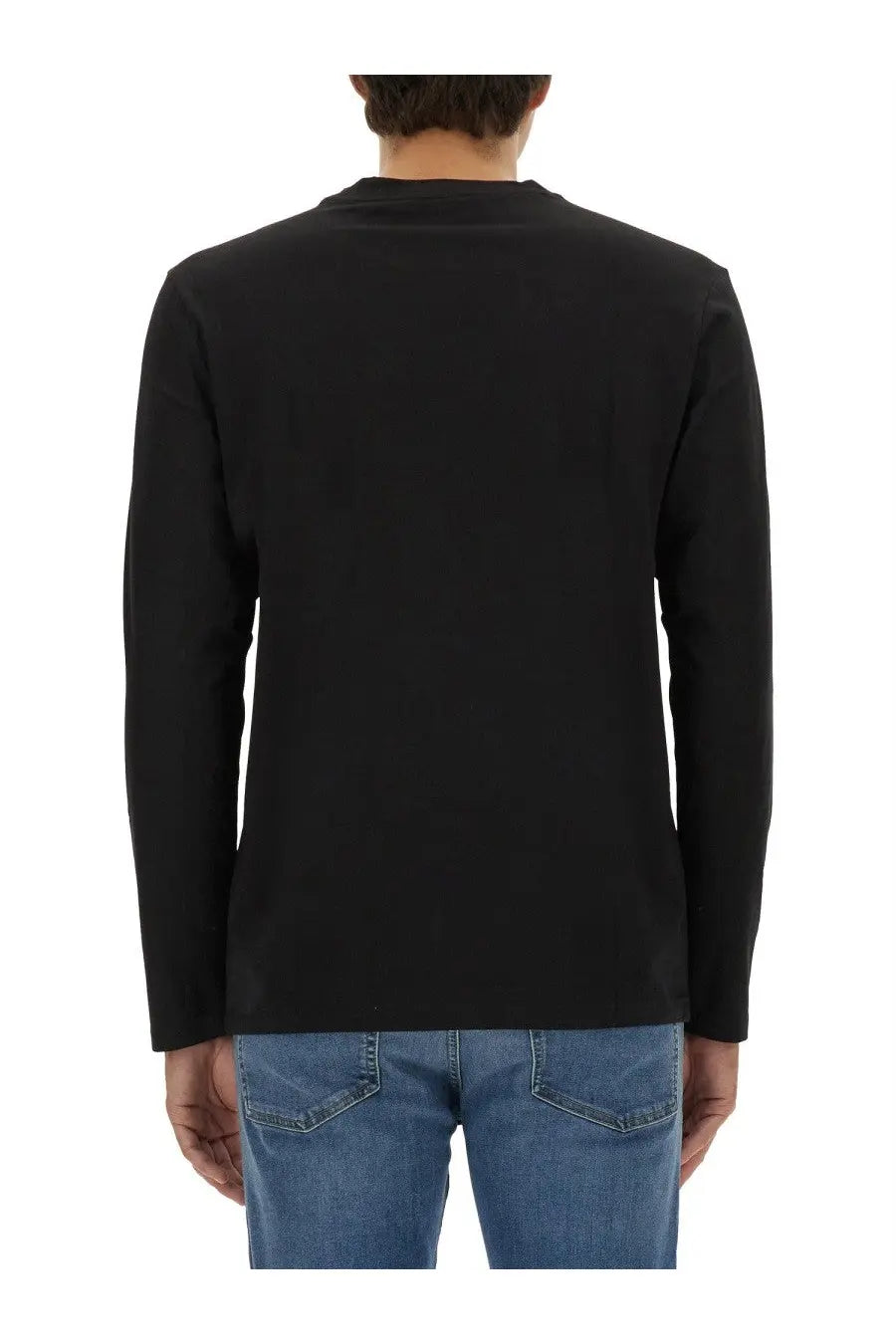 BOSS men’s long-sleeved black crew neck shirt made of comfortable fabric ideal for casual wear