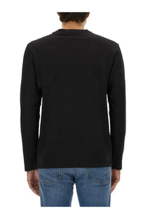 BOSS men’s long-sleeved black crew neck shirt made of comfortable fabric ideal for casual wear