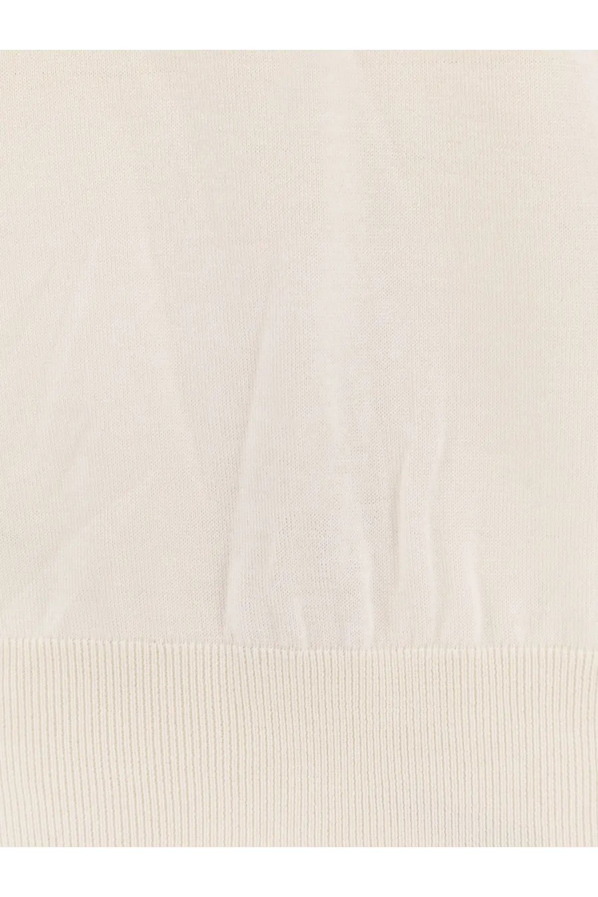 Cream-colored ribbed hem detail on boss men’s white silk and cashmere sweater showcasing knit fabric texture