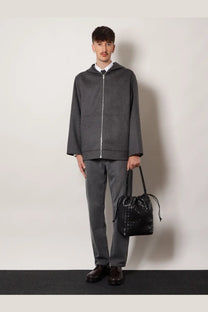 Bottega Veneta men’s black woven leather bucket bag with drawstring shoulder strap for everyday use
