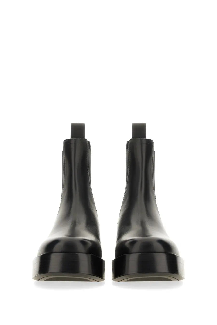 Bottega veneta men’s chelsea boot torino black in black patent leather with chunky platform sole front view