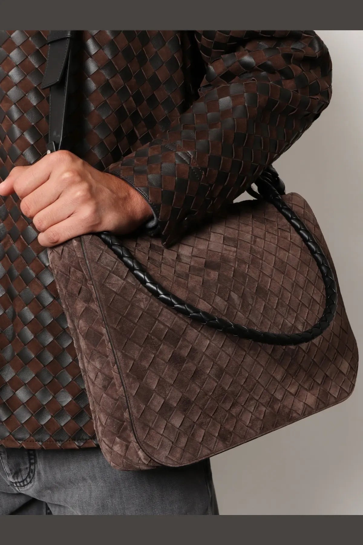 Bottega Veneta men’s intrecciato brown woven leather shoulder bag with black braided handles
