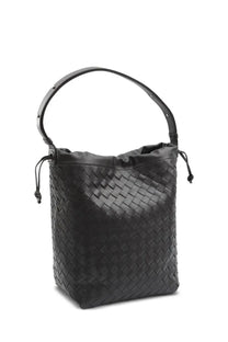 Bottega Veneta unisex borsa avenue black leather bucket bag with woven texture and curved top handle