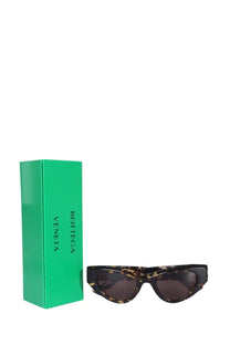 Bottega Veneta women’s tortoiseshell acetate cat eye sunglasses with dark brown lenses multicolor design