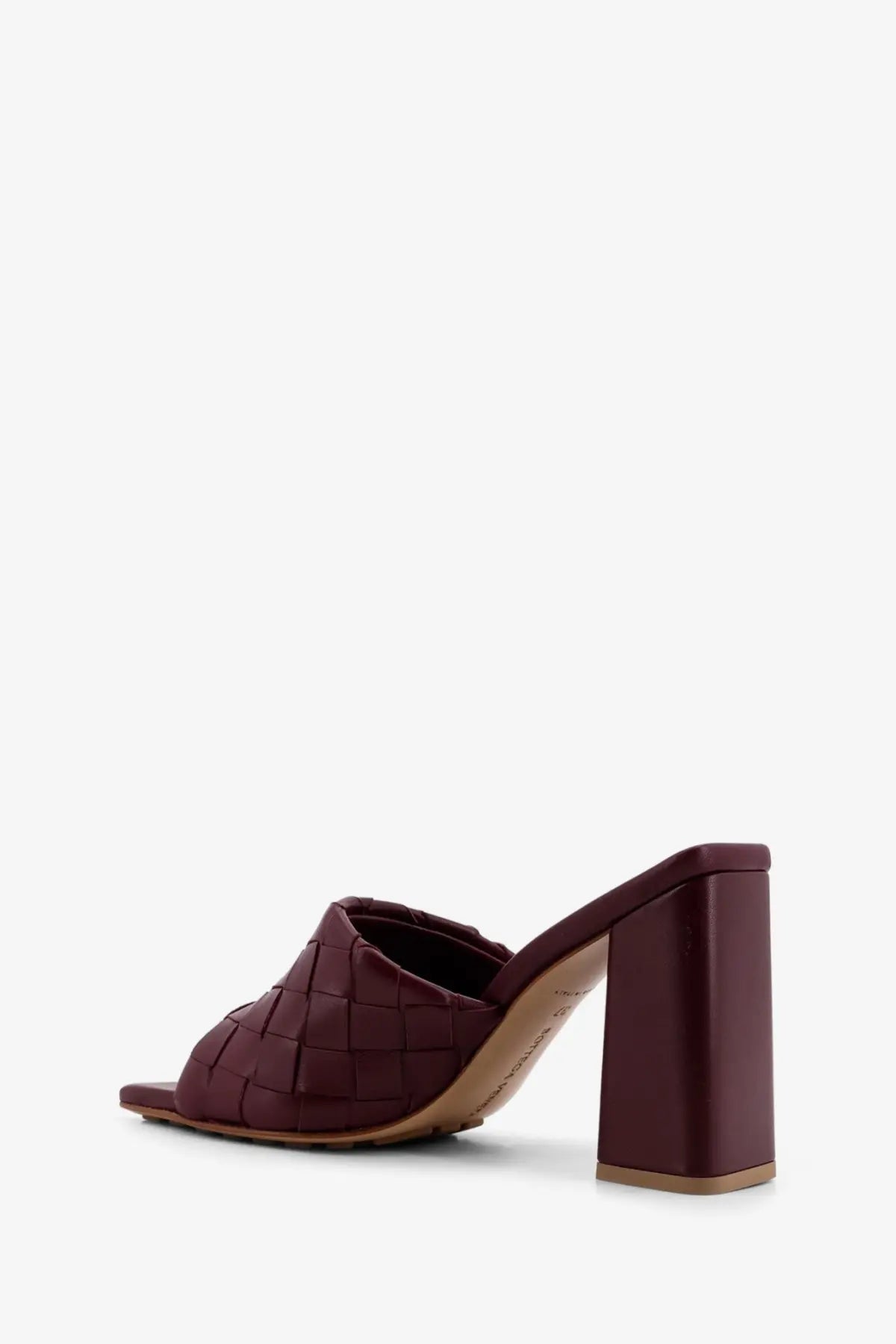 Bottega Veneta women’s parco leather sandals in red featuring woven texture and chunky heel in burgundy leather