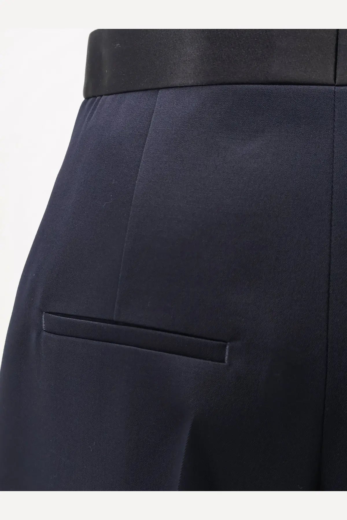 Bottega Veneta women’s navy blue satin high-waisted trousers with sleek black belt for elegant wear