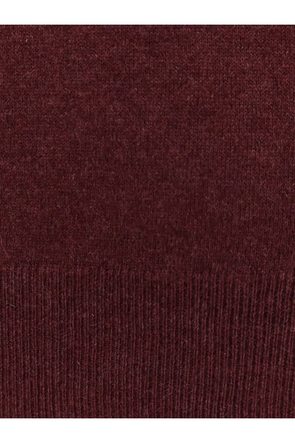 Brunello Cucinelli men’s cashmere sweater in maroon knit with ribbed hem for a stylish comfortable fit
