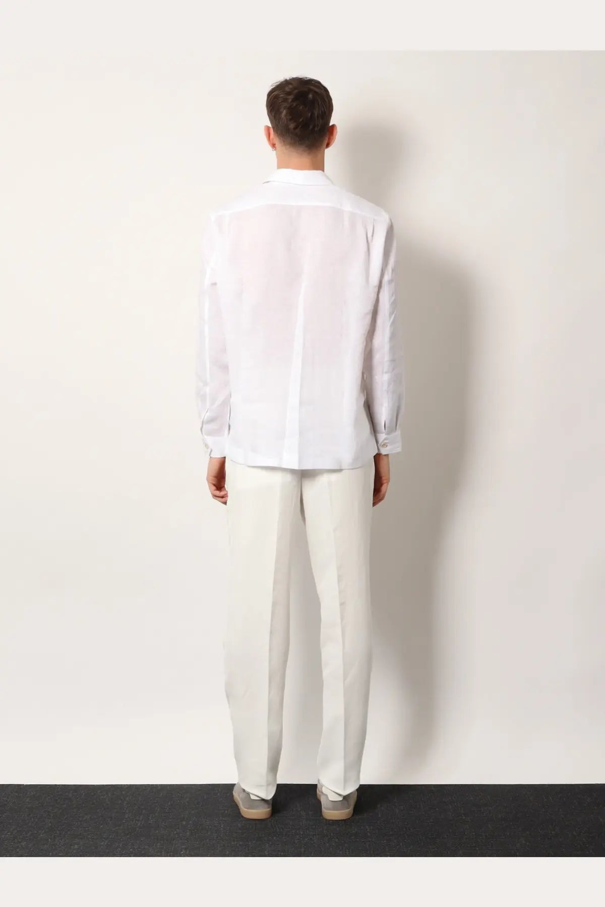 Brunello Cucinelli men’s easy fit white linen shirt with long sleeves subtle texture and clean lines