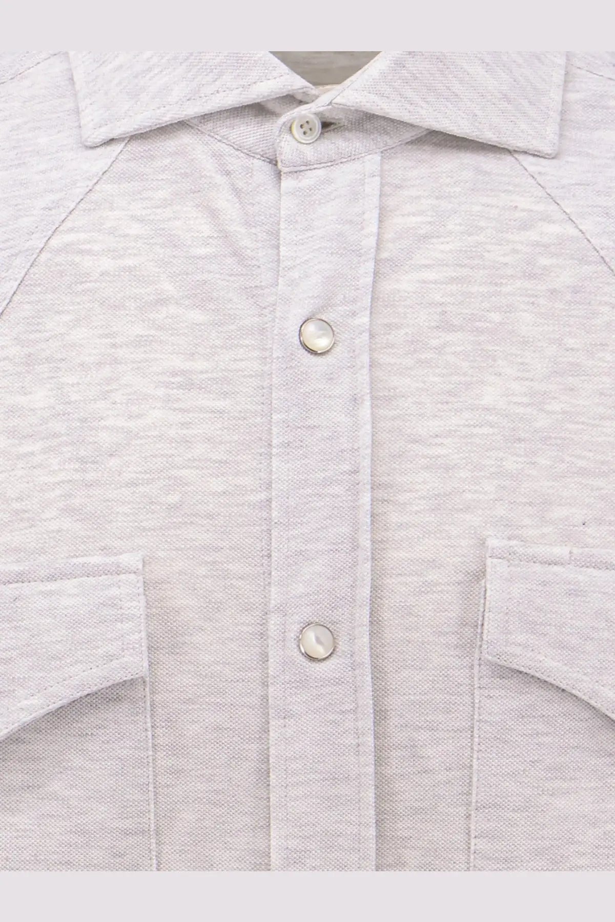 Brunello Cucinelli men’s leisure fit cotton shirt perla in light gray heathered fabric with subtle texture and matching pockets