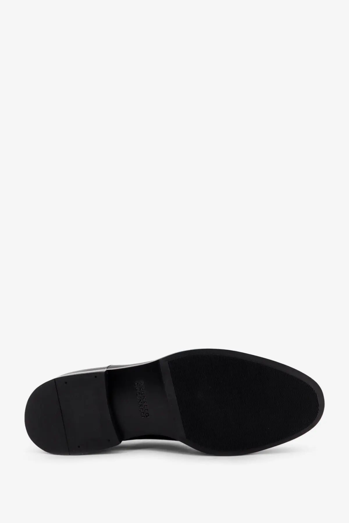 Black rubber sole with textured grip and embossed brunello cucinelli logo for men’s oxford patent leather lace black shoes