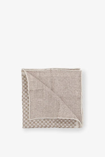 Brunello Cucinelli men’s silk pocket square beige with subtle geometric pattern and dark gray contrasting border neatly folded