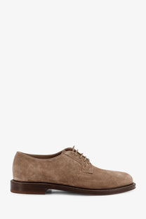 Brunello Cucinelli men’s suede derby shoe in tan with brown leather laces and dark brown rubber sole