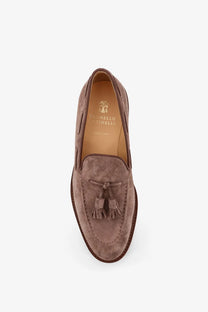 Brunello Cucinelli men’s taupe suede loafer with classic tassel design and stitched detailing in brown