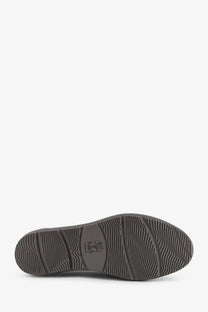 Gray rubber sole with wavy tread pattern and small logo embossed near heel of brunello cucinelli men’s suede sneakers gray
