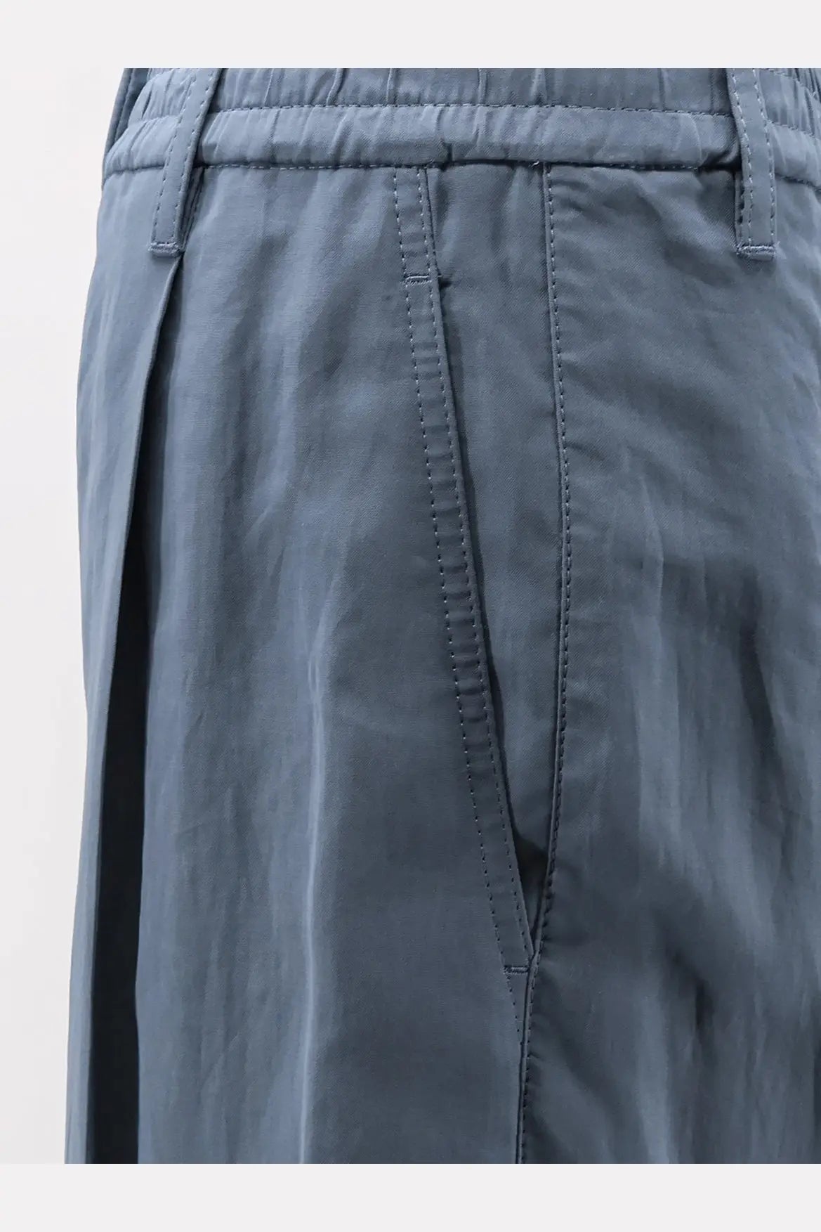 Brunello Cucinelli women’s cotton trousers in dark gray with relaxed fit pleats and subtle stitching details
