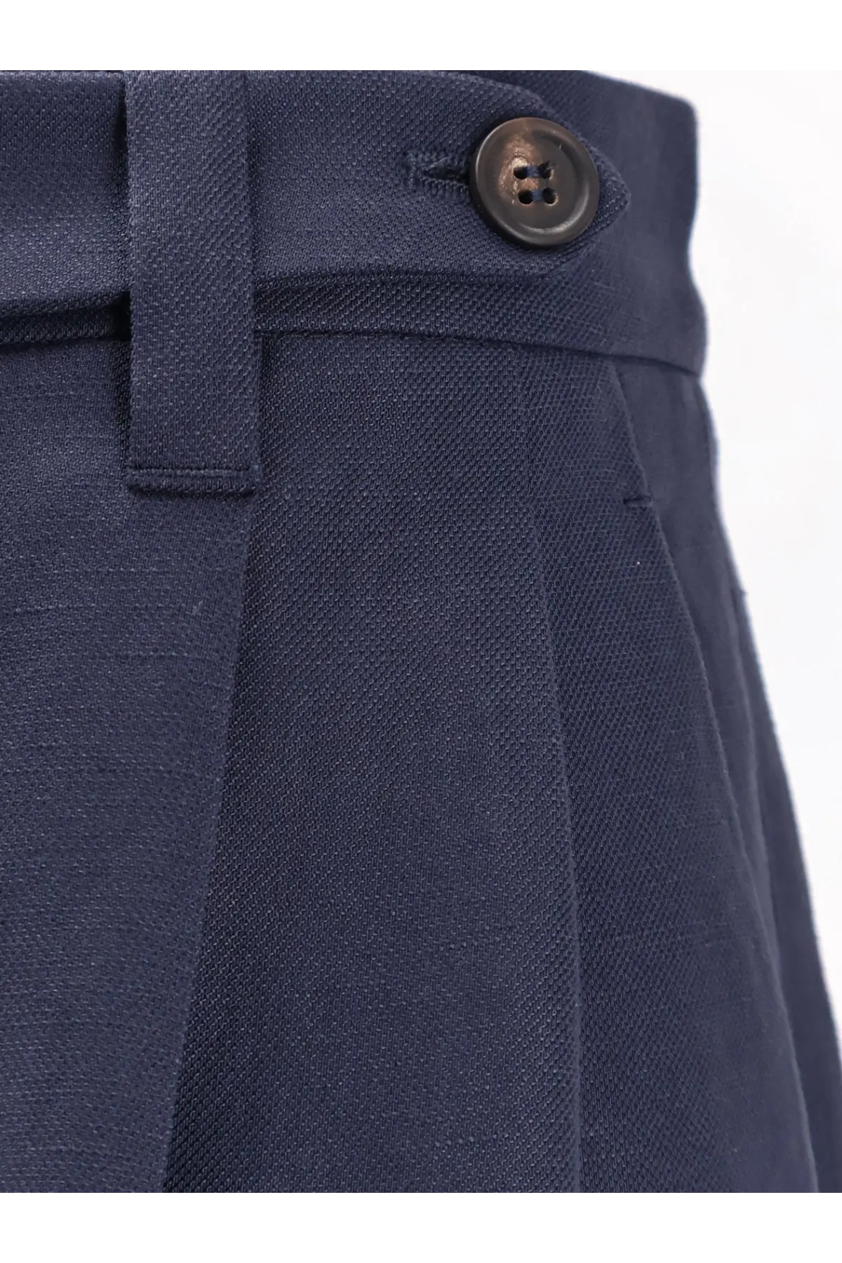 Brunello Cucinelli women’s navy blue textured weave viscose and linen bermuda shorts with dark brown waistband button