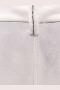 Brunello Cucinelli women’s white viscose and linen skirt with a sleek silver zipper on crisp fabric front
