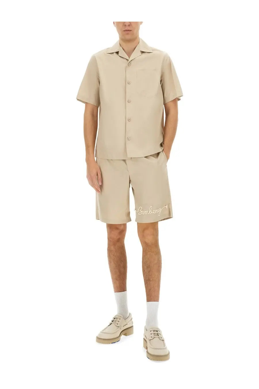 Beige burberry men’s nautical style shorts with embroidered logo and matching short-sleeved button-up shirt collar