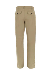 Back side of burberry men’s pantalone arthur beige khaki straight-leg chino trousers with two flap pockets