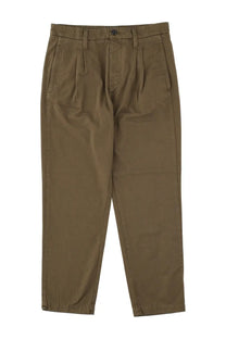 Khaki-colored C.P. Company men’s chino pants with pleats, classic button closure, and side pockets in green material