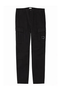C.P. Company men’s pantalone cargo con patch black cargo pants with sleek design and circular metal hardware on side pocket